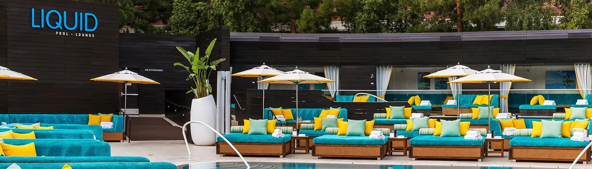 Liquid Pool Lounge