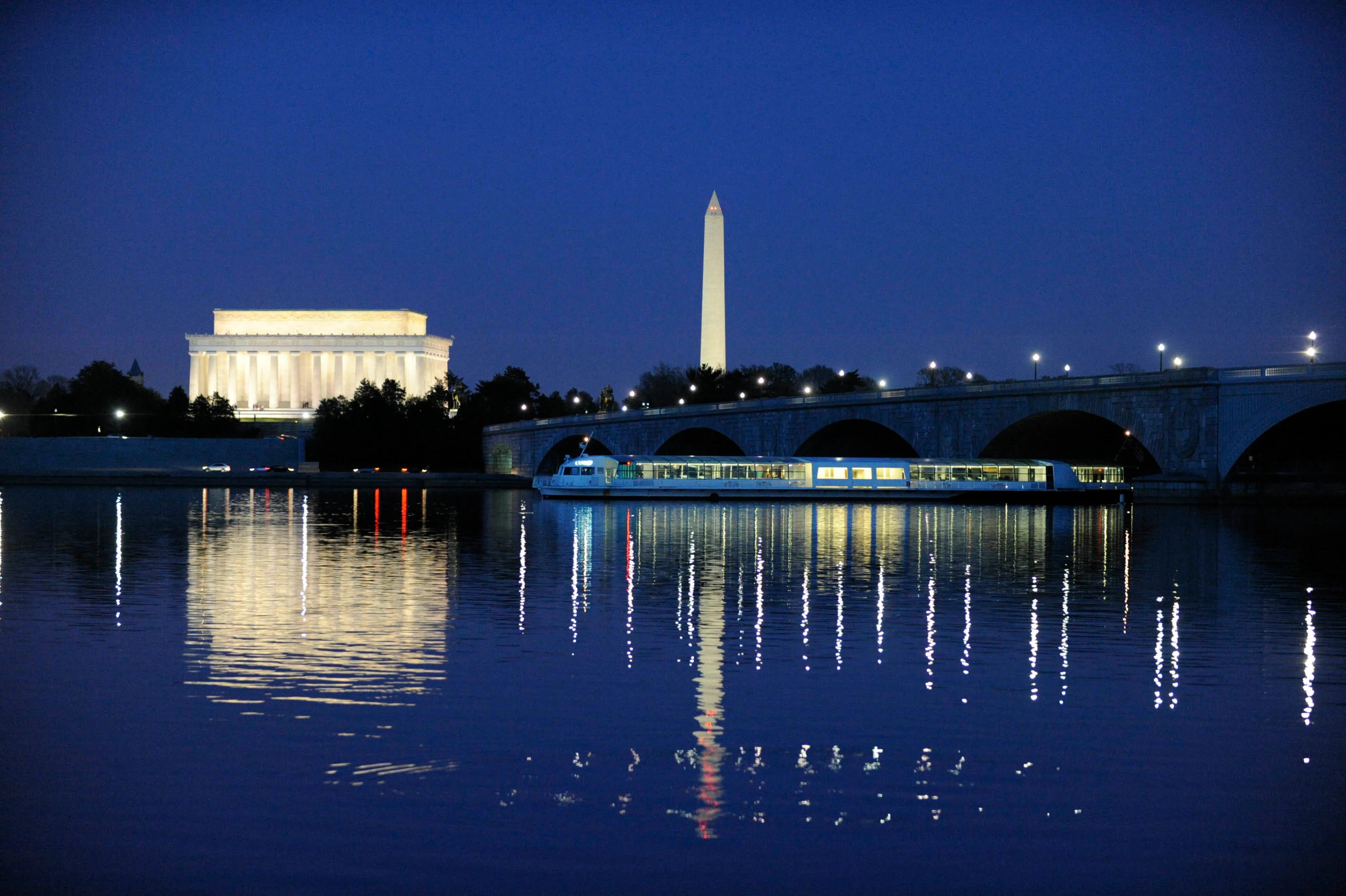 Washington DC Premier Dinner Cruise