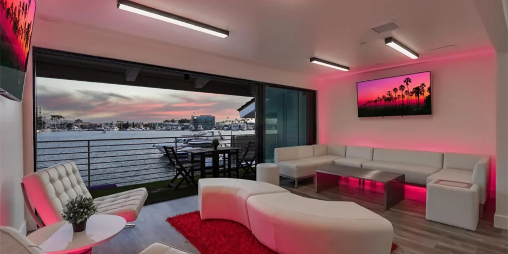 Seaview Ultra Lounge