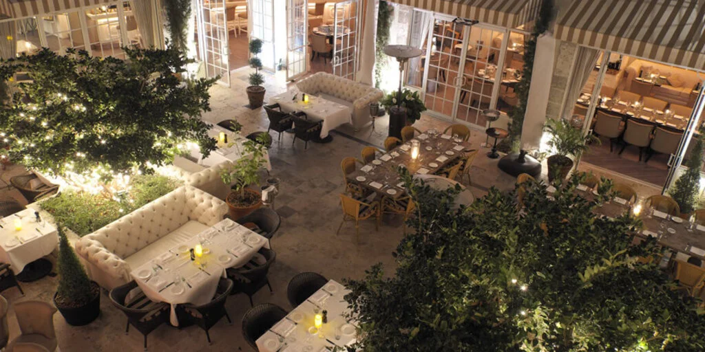 Villa Azur Restaurant & Lounge – Miami