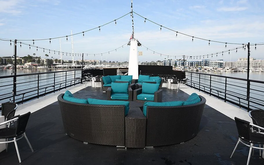 Entertainer Yacht