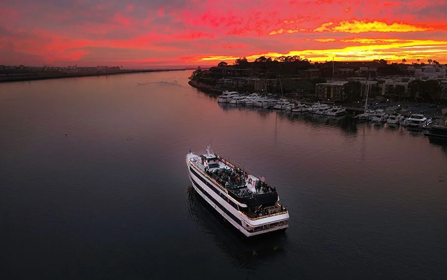 Entertainer Yacht