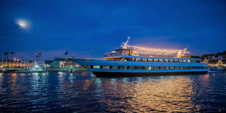 Entertainer Yacht