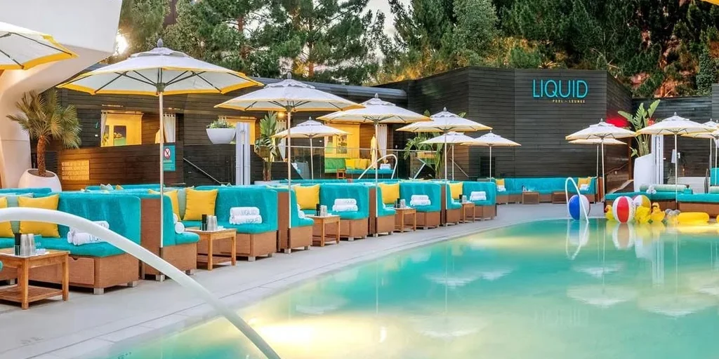 Liquid Pool Lounge