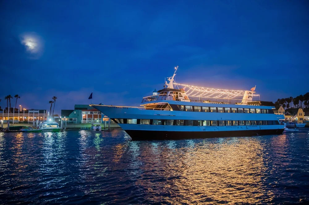 Entertainer Yacht