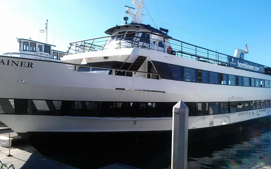 Entertainer Yacht