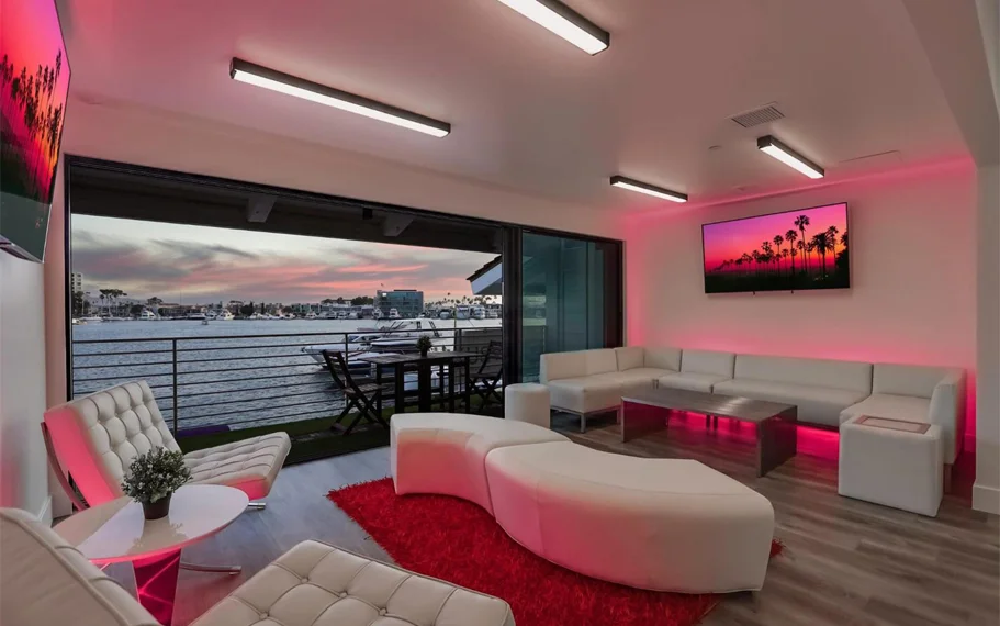 Seaview Ultra Lounge