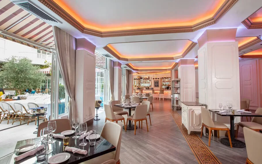 Villa Azur Restaurant & Lounge – Miami