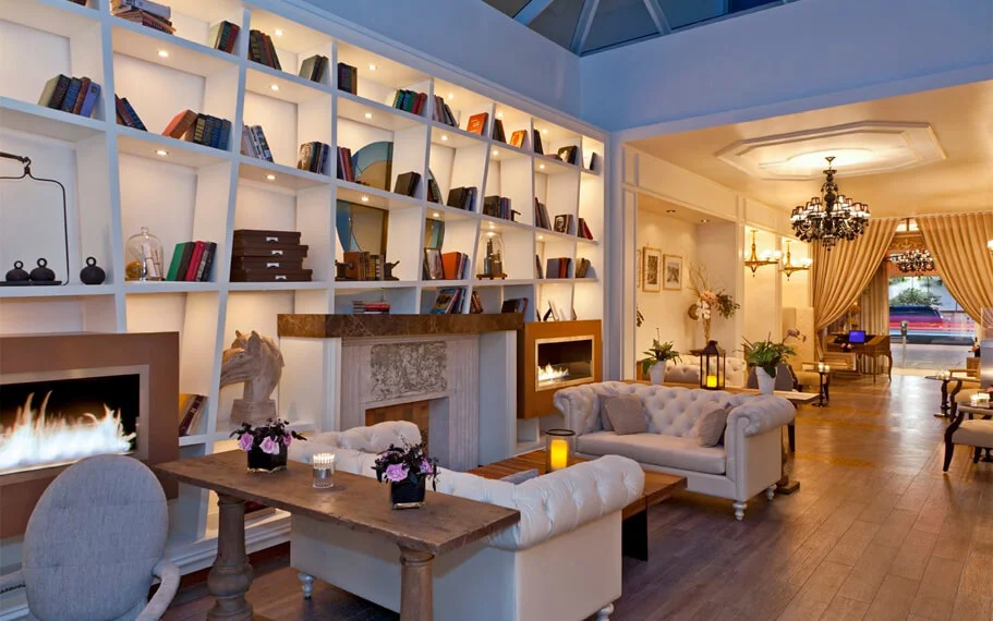 Villa Azur Restaurant & Lounge – Miami
