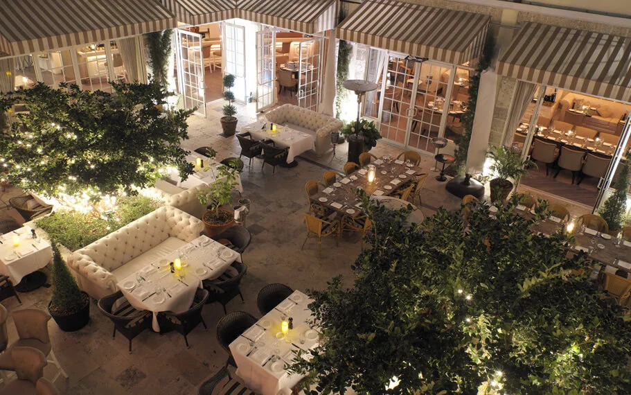 Villa Azur Restaurant & Lounge – Miami