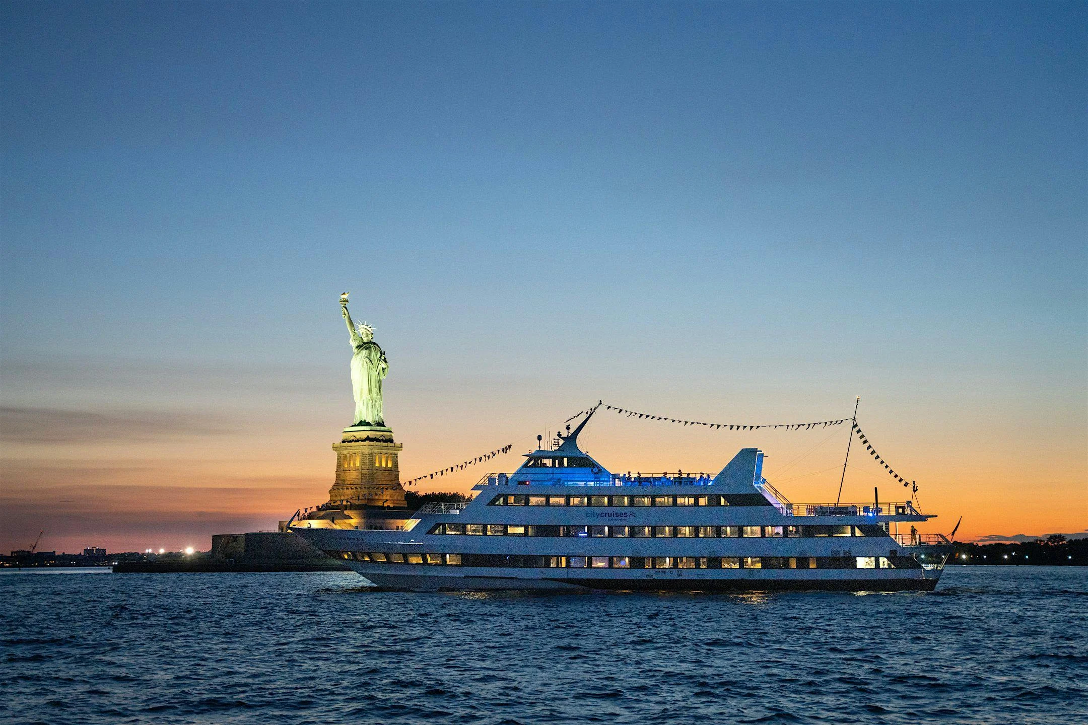 New York Signature Dinner Cruise