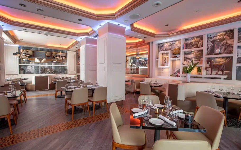 Villa Azur Restaurant & Lounge – Miami