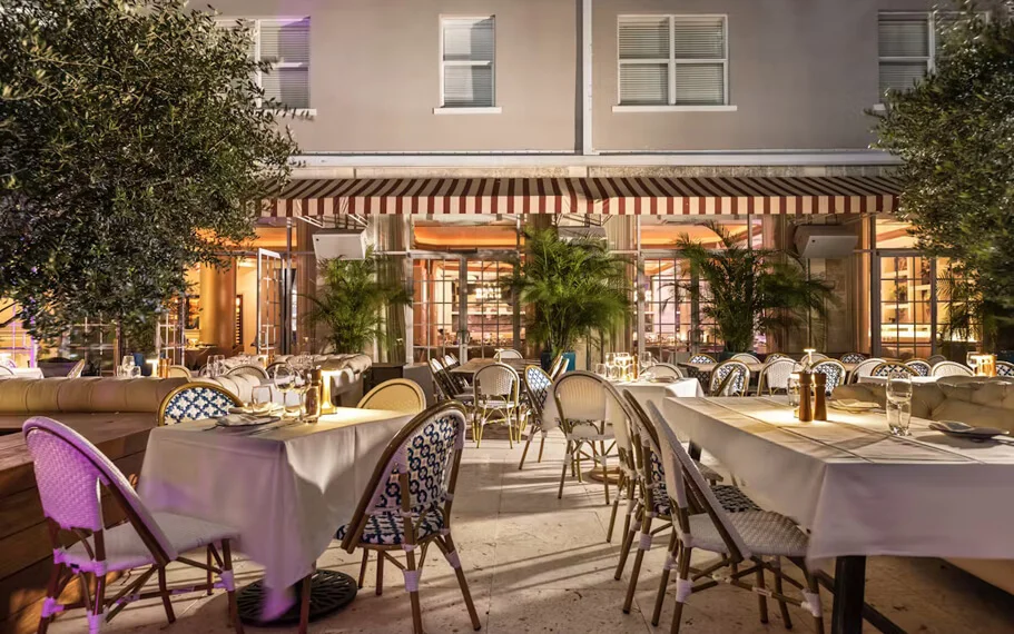Villa Azur Restaurant & Lounge – Miami