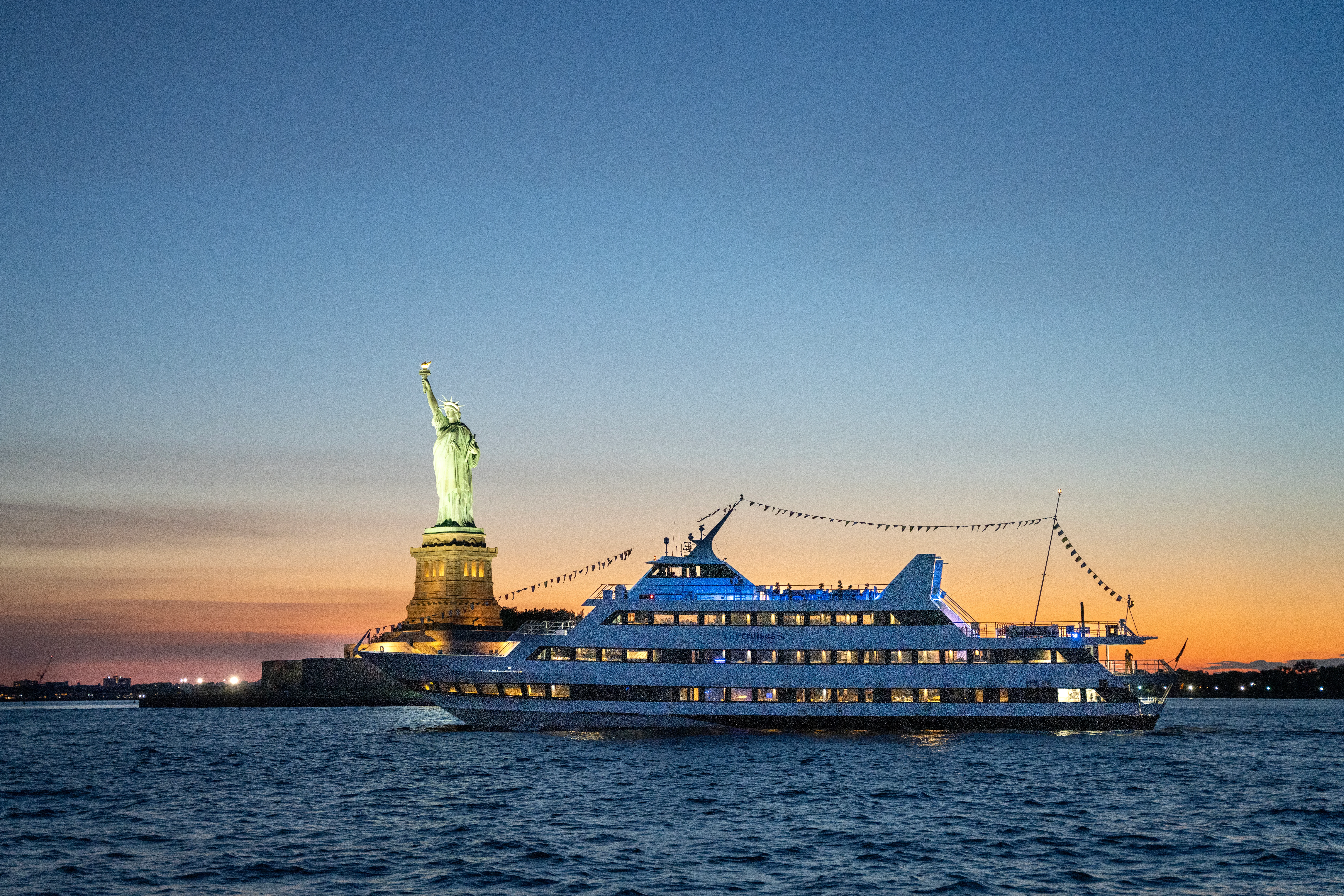 New York Signature Dinner Cruise
