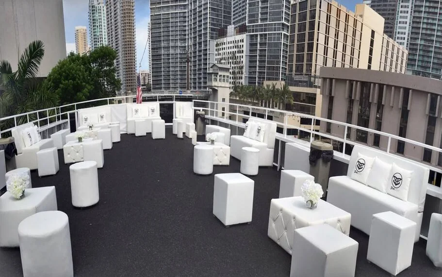 South Beach Lady – Downtown Hyatt